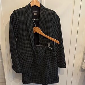 Club Monaco Suit blazer 00 and skirt 0